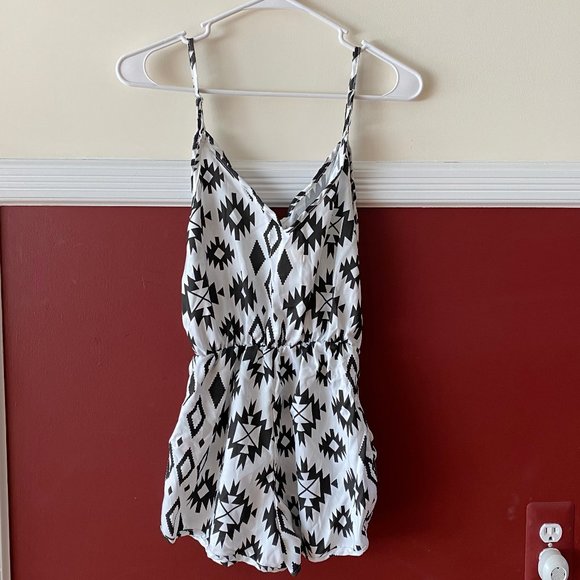 NEW Romper - Picture 2 of 2